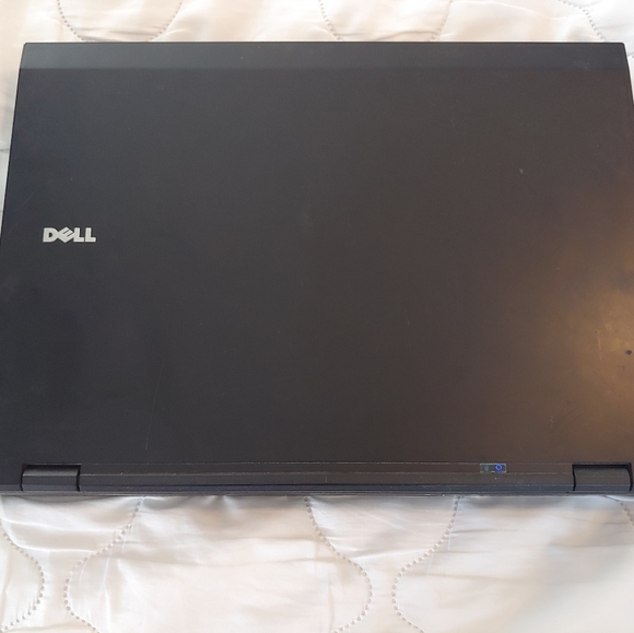 Dell E5500 laptop and charger and docking station - Picture 10 of 11